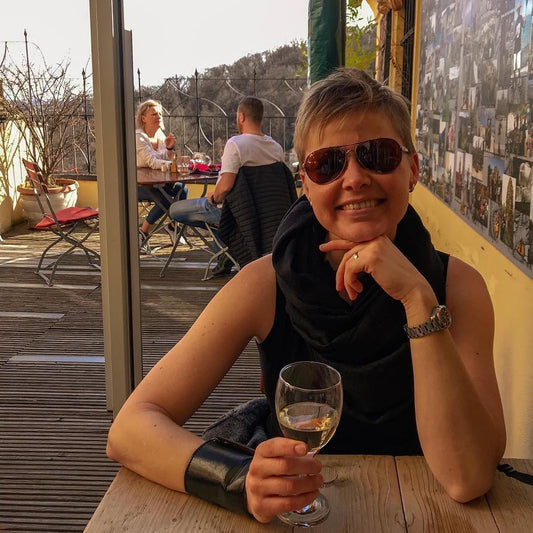 woman in prague, the wearable wallet