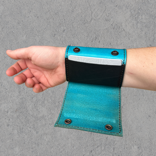 The Wearable Wallet | In Turquoise