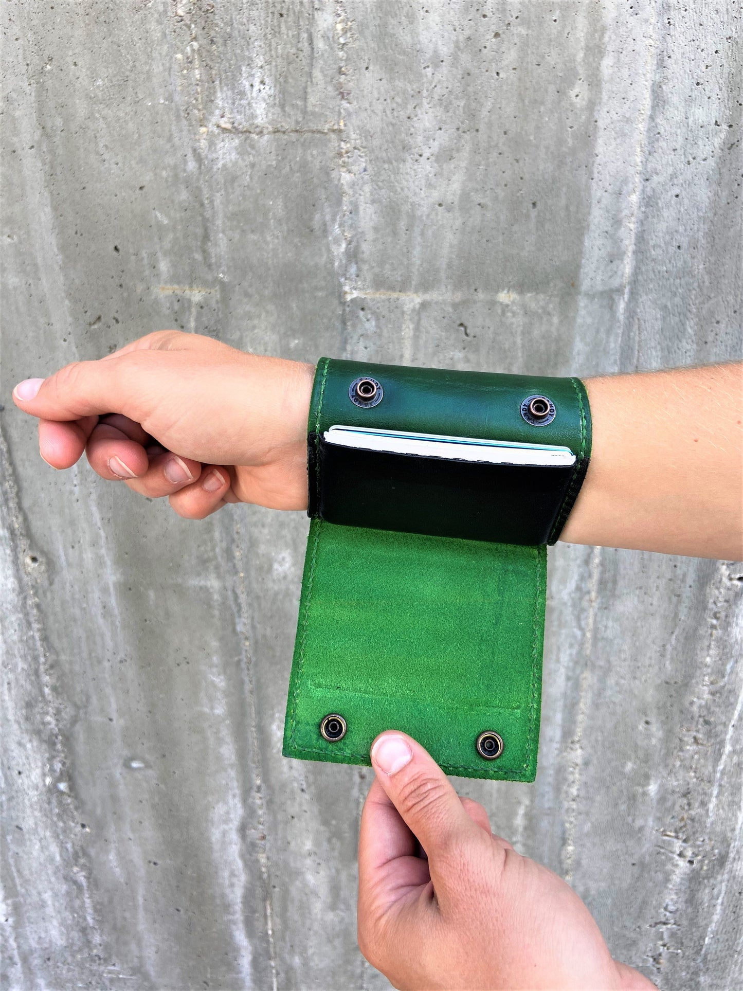 Lined | In Green | The Wearable Wallet