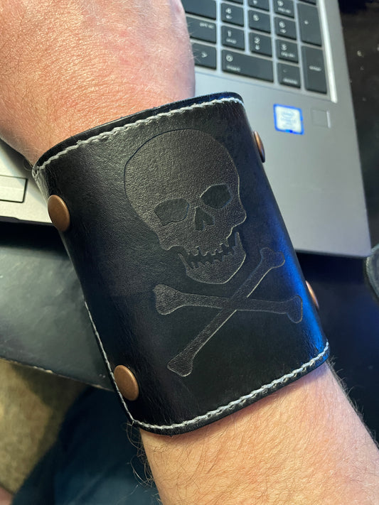 Engraved | Skull and Cross Bones | The Wearable Wallet