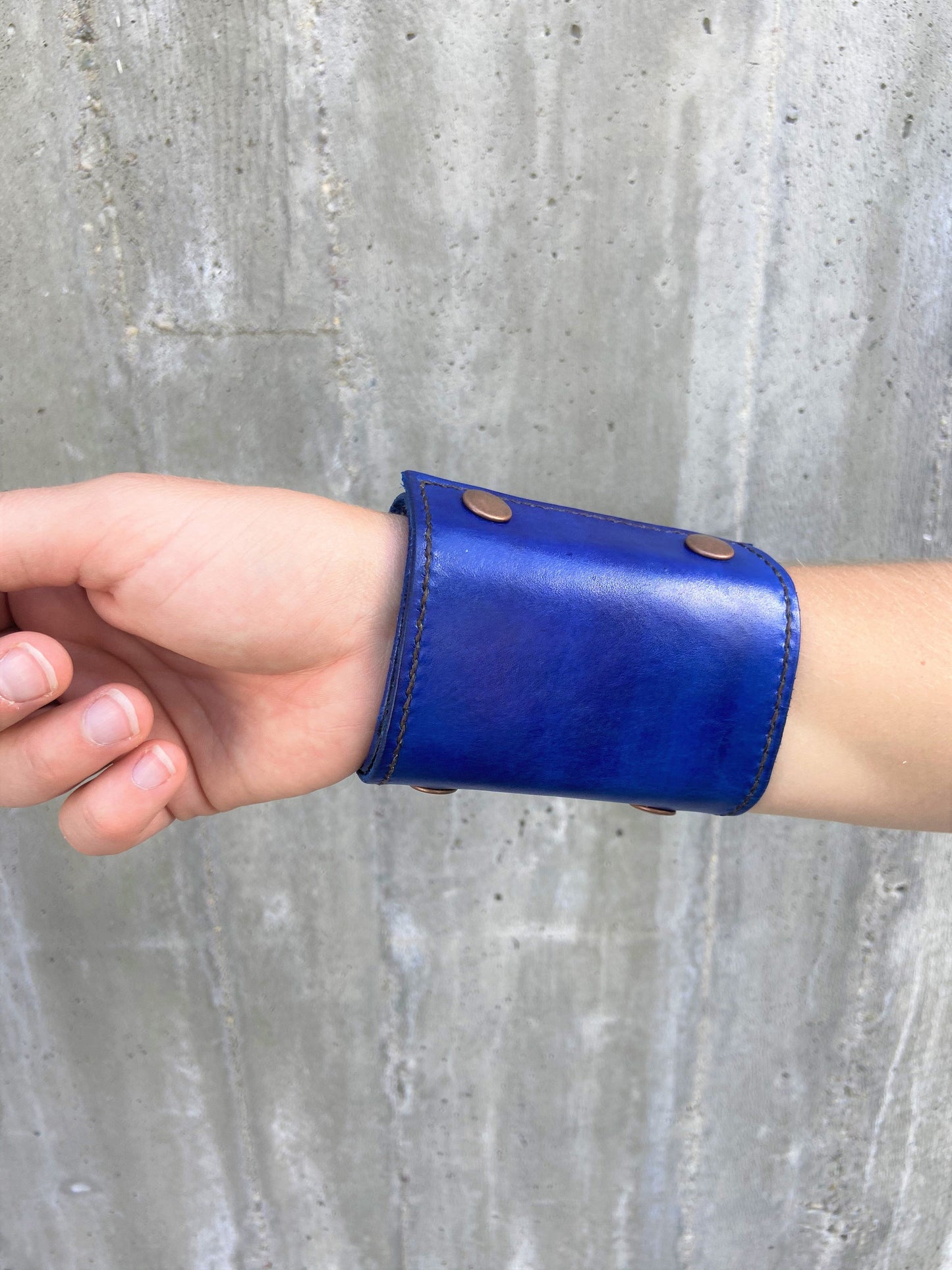 Lined | In Blue | The Wearable Wallet