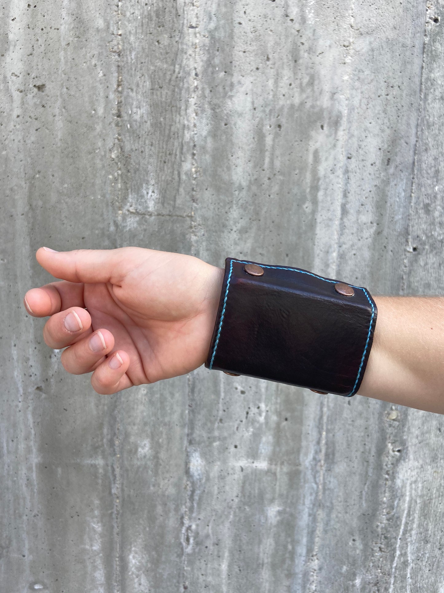 The Wearable Wallet | In Dark Brown