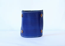 The Wearable Wallet | In Blue