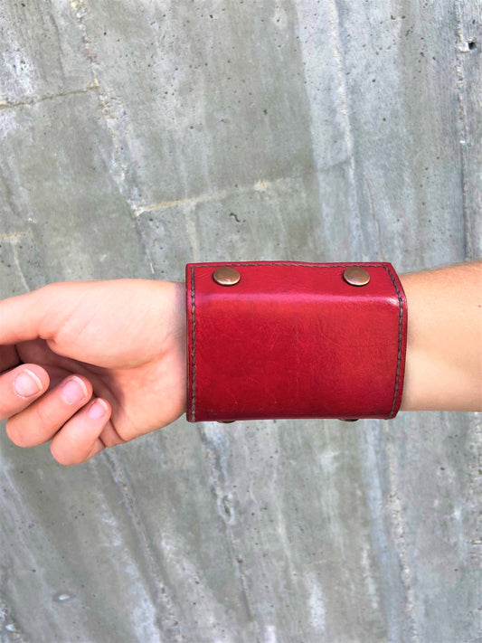 Lined | In Red | The Wearable Wallet