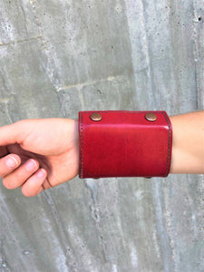 The Wearable Wallet | Lined | In Red