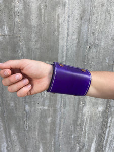 The Wearable Wallet | Lined | In Purple