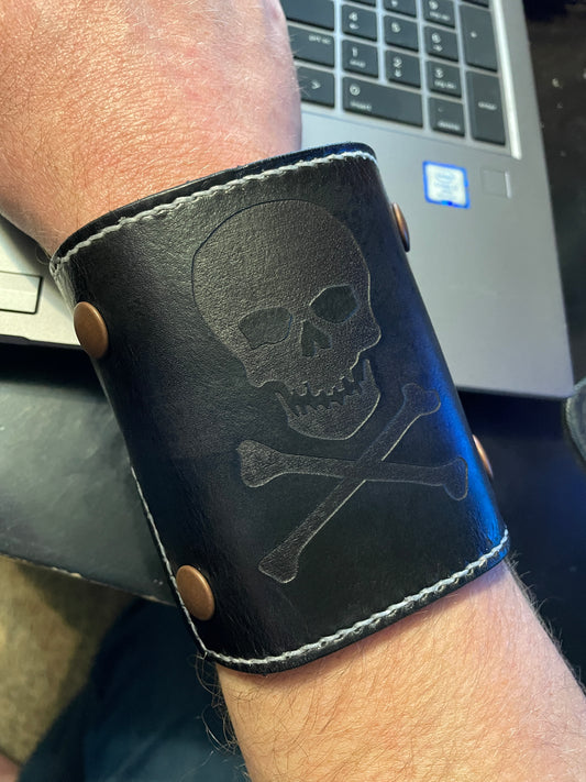 The Wearable Wallet | Engraved | Skull and Cross Bones