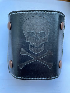 The Wearable Wallet | Engraved | Skull and Cross Bones